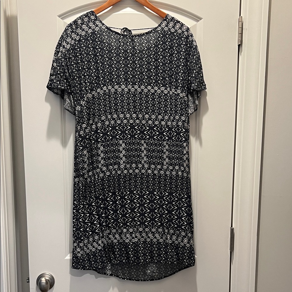 Velvet Navy & White Geometric Flutter-Sleeve Dress